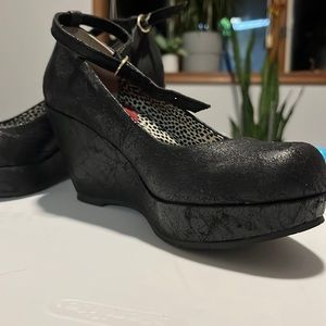 Barely Worn Black Wedge Heals